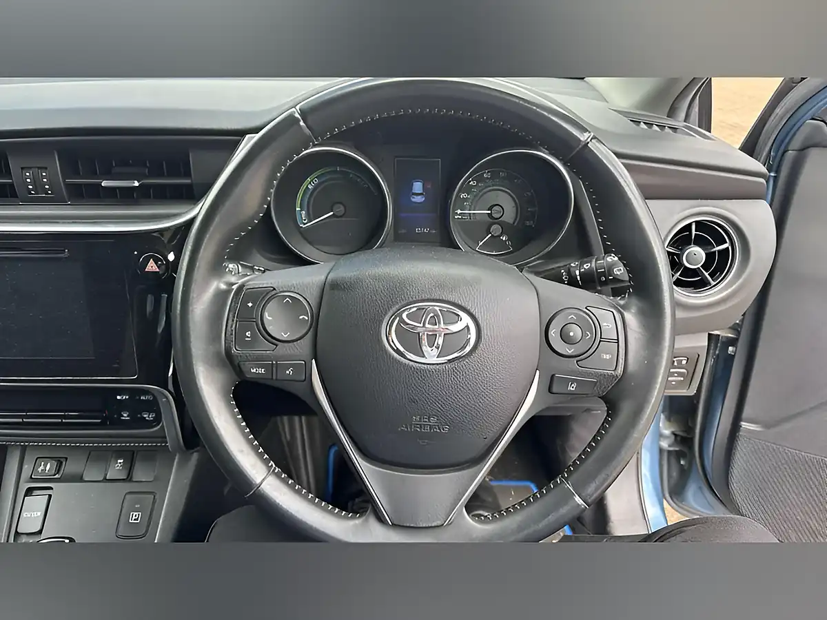 Used 2016 Toyota Auris Icon Blue - Interior and Exterior details 7