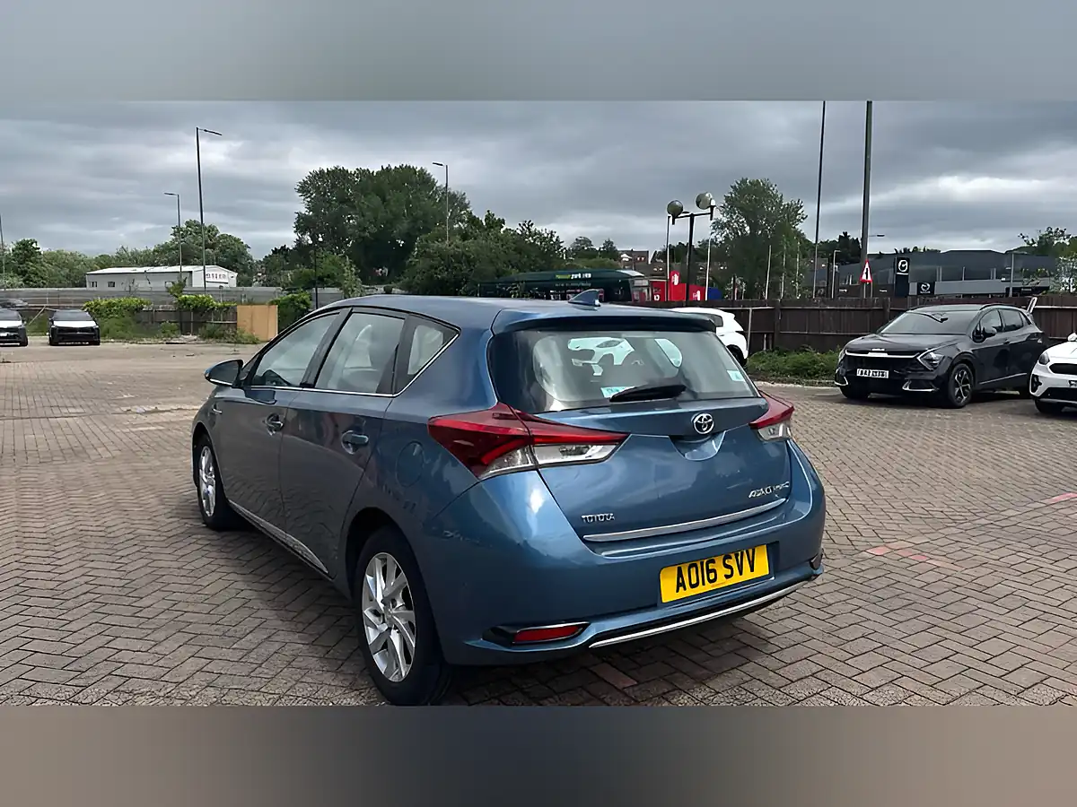 Used 2016 Toyota Auris Icon Blue - Interior and Exterior details 8