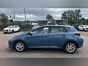 Used 2016 Toyota Auris Icon Blue - Interior and Exterior details 9