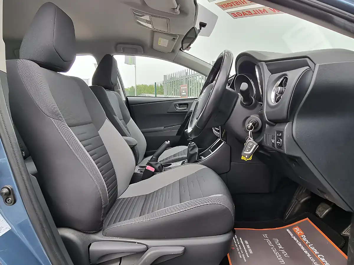 Used 2016 Toyota Auris Icon Denim Blue Metallic - Interior and Exterior details 11