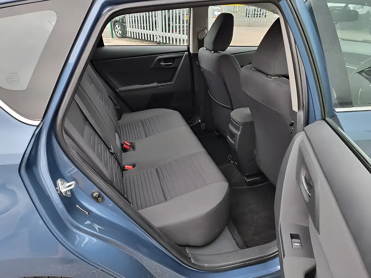 Used 2016 Toyota Auris Icon Denim Blue Metallic - Interior and Exterior details 14