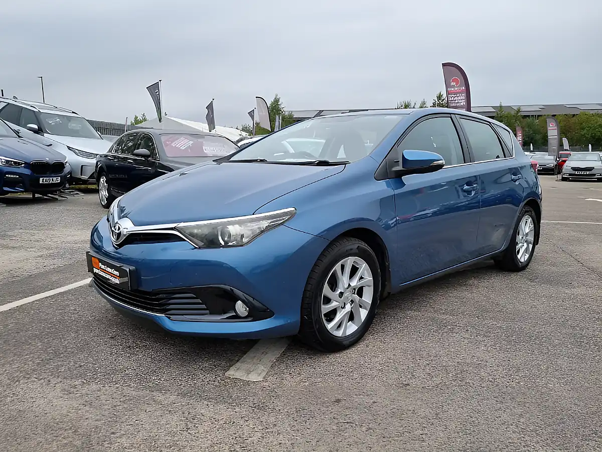 Used 2016 Toyota Auris Icon Denim Blue Metallic - Interior and Exterior details 3