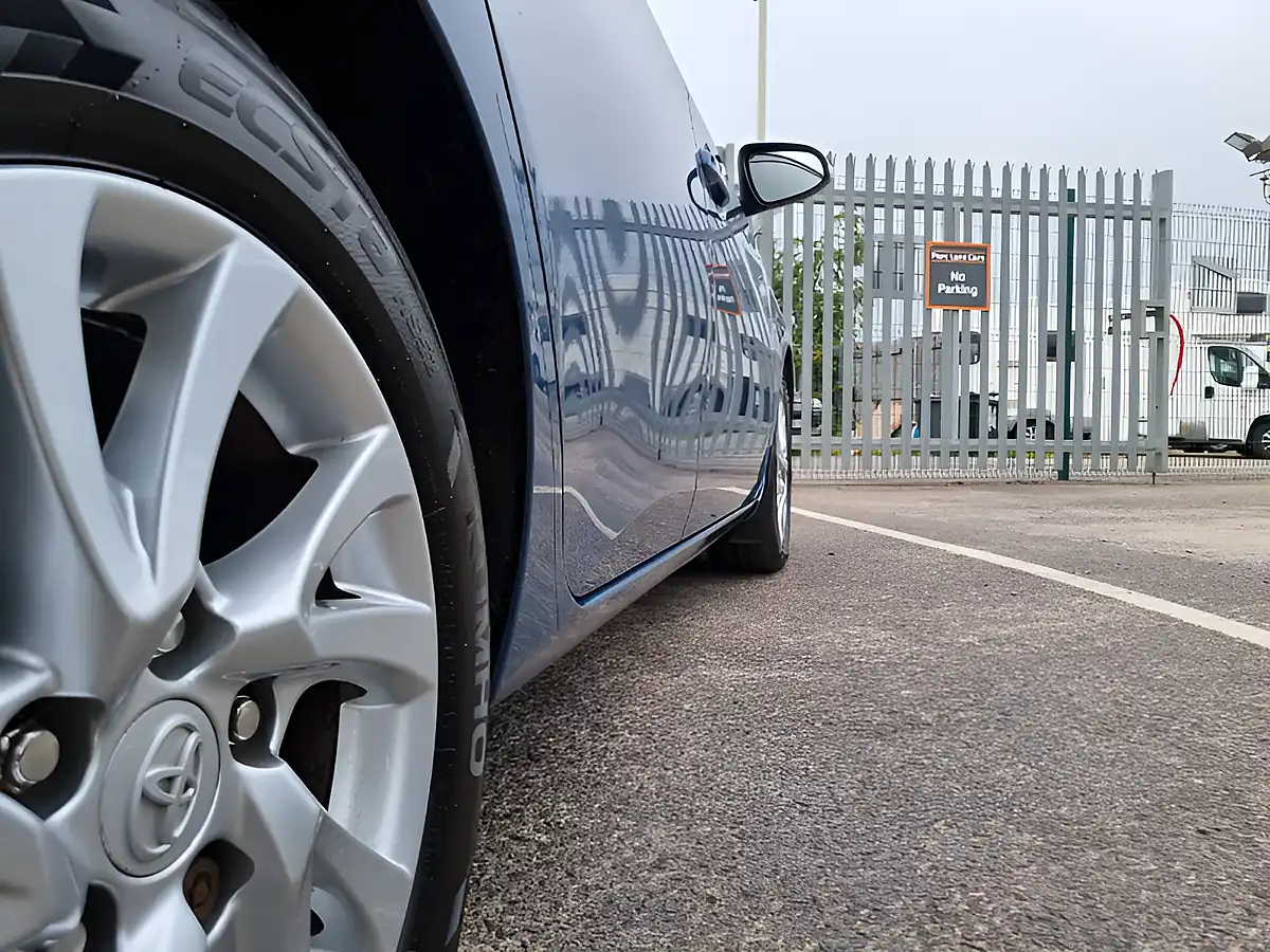Used 2016 Toyota Auris Icon Denim Blue Metallic - Interior and Exterior details 9