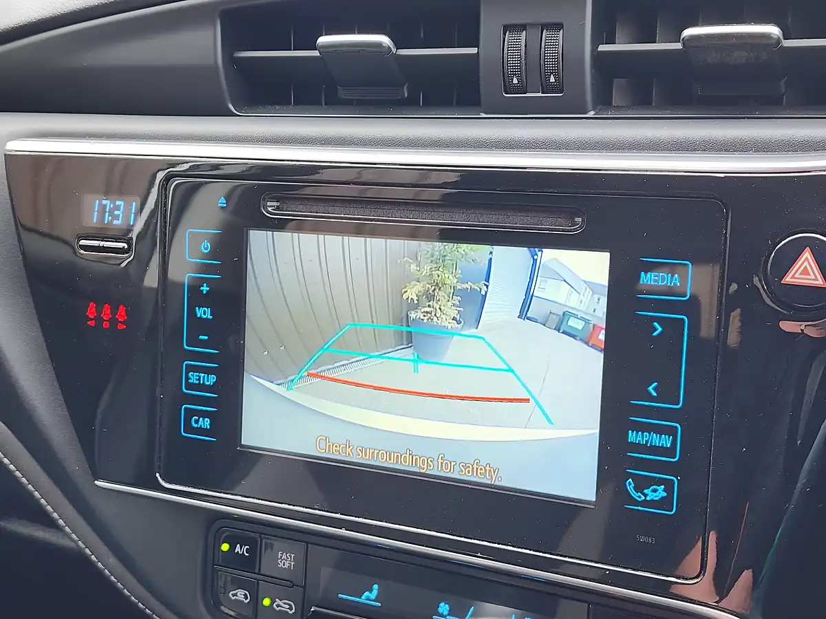 Used 2016 Toyota Auris Icon Silver - Interior and Exterior details 12