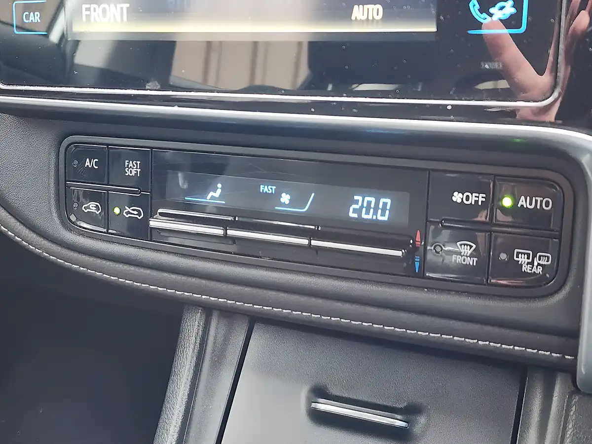 Used 2016 Toyota Auris Icon Silver - Interior and Exterior details 13