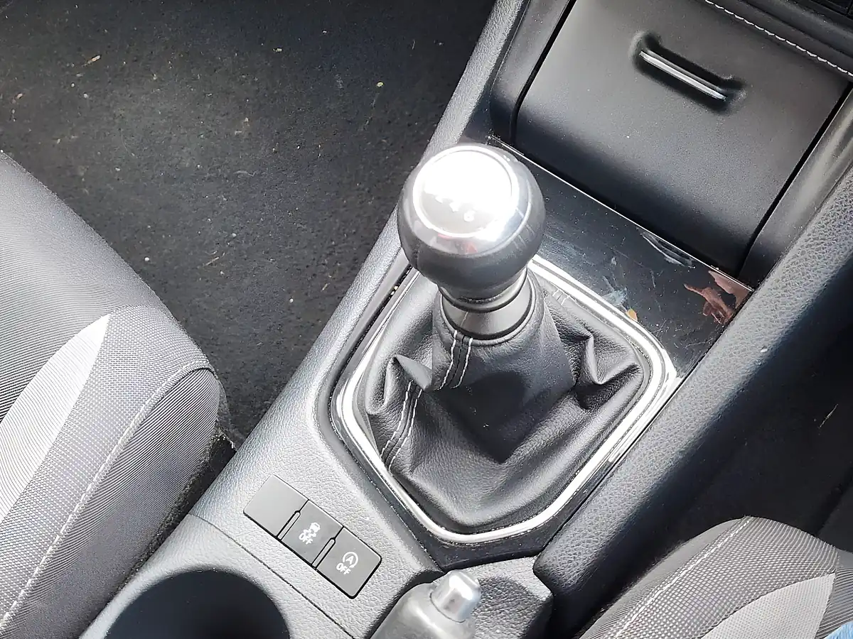 Used 2016 Toyota Auris Icon Silver - Interior and Exterior details 14