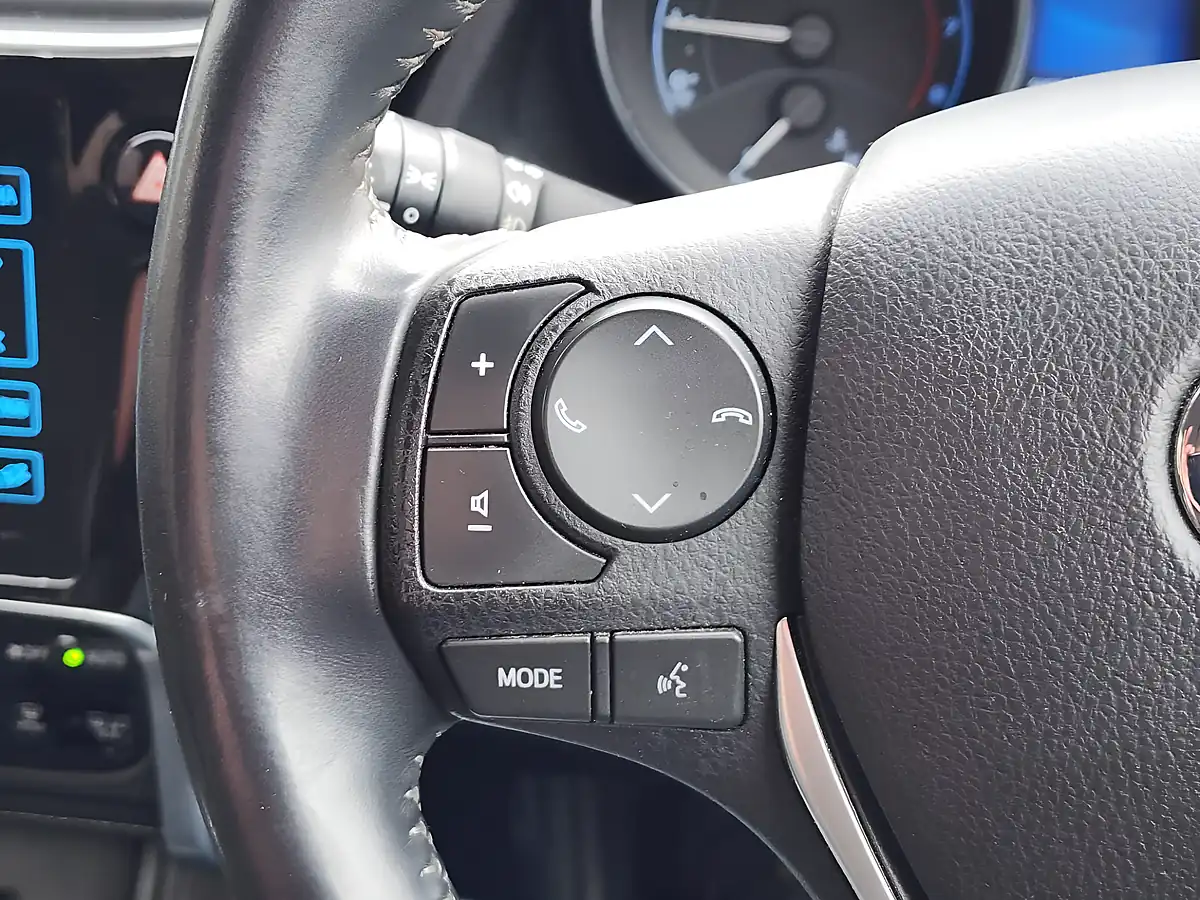 Used 2016 Toyota Auris Icon Silver - Interior and Exterior details 15