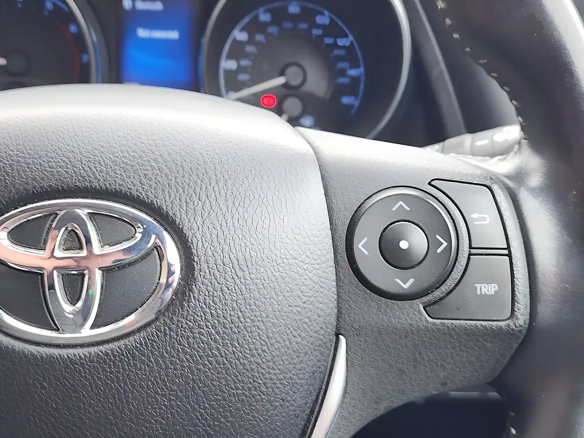 Used 2016 Toyota Auris Icon Silver - Interior and Exterior details 16