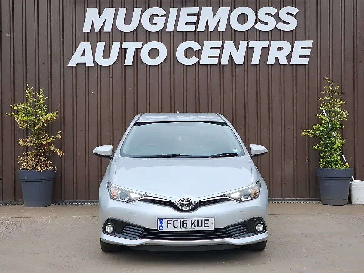 Used 2016 Toyota Auris Icon Silver - Interior and Exterior details 3