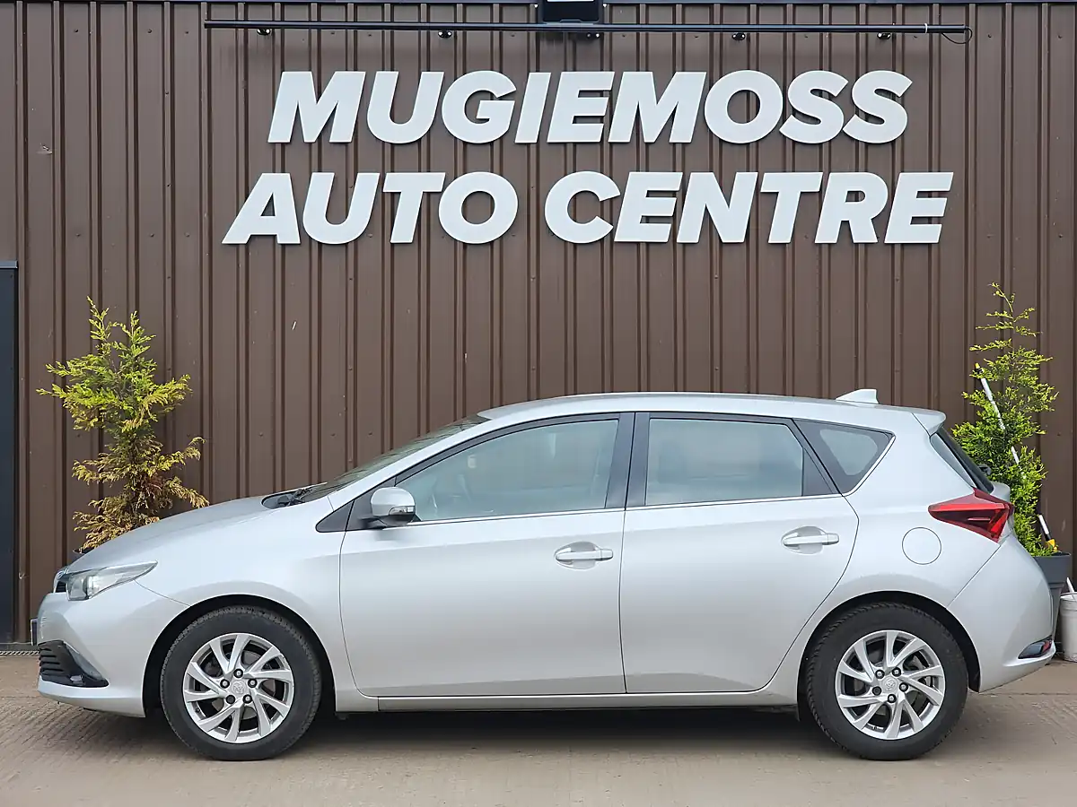 Used 2016 Toyota Auris Icon Silver - Interior and Exterior details 4