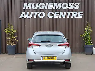 Used 2016 Toyota Auris Icon Silver - Interior and Exterior details 5