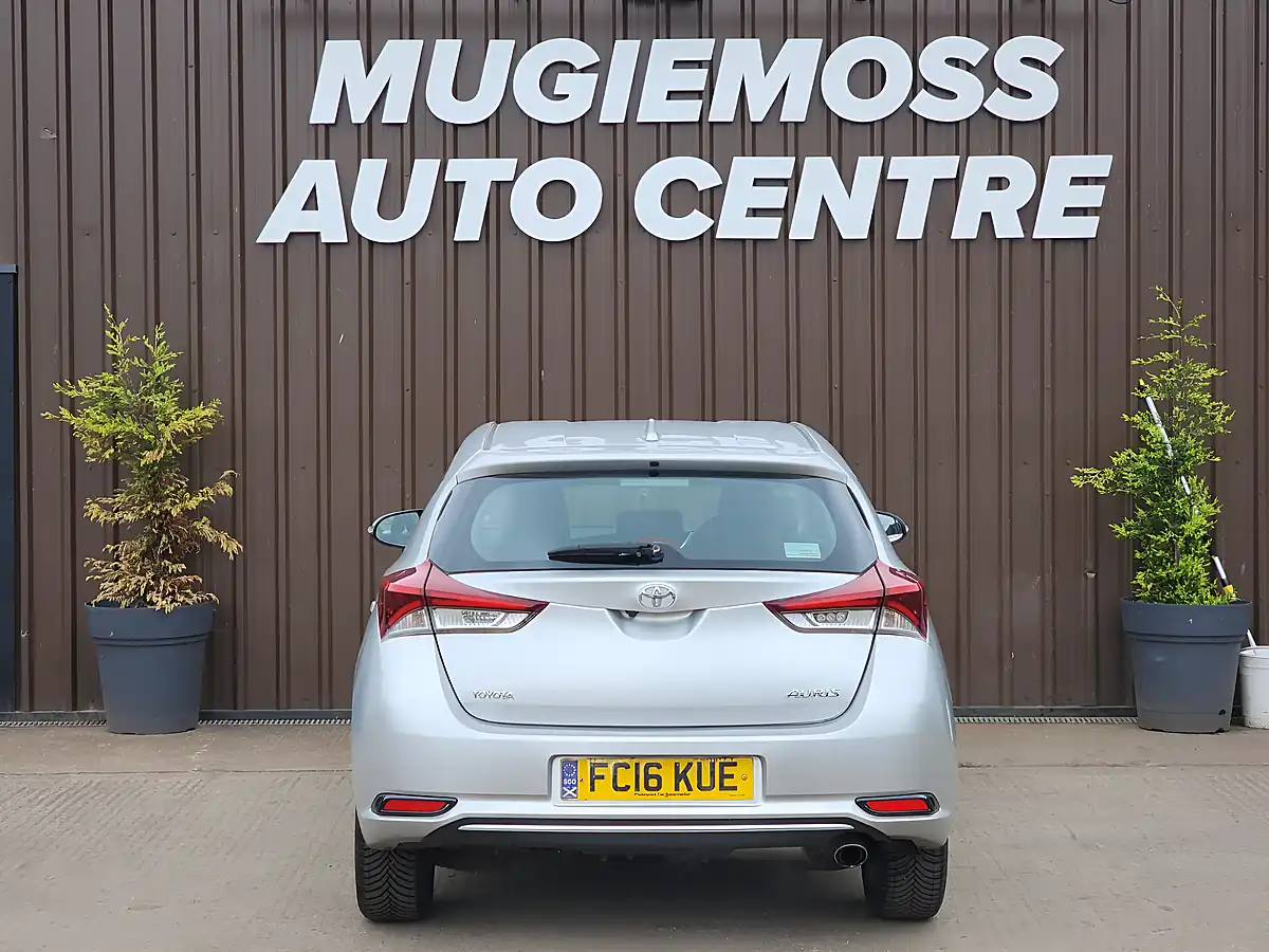 Used 2016 Toyota Auris Icon Silver - Interior and Exterior details 5