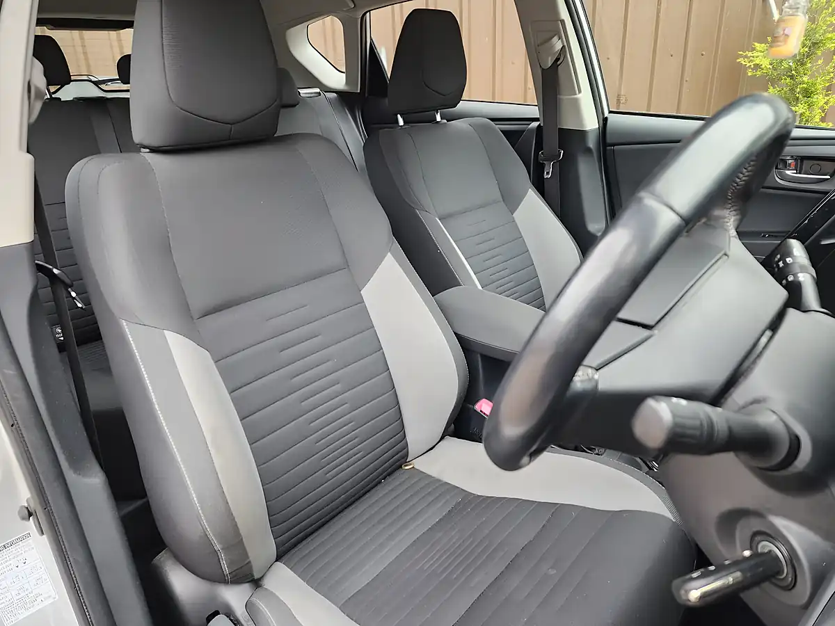 Used 2016 Toyota Auris Icon Silver - Interior and Exterior details 6