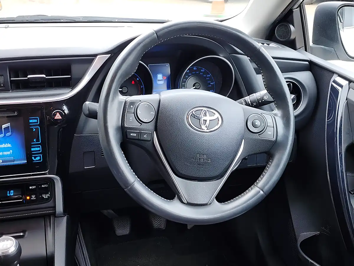 Used 2016 Toyota Auris Icon Silver - Interior and Exterior details 8