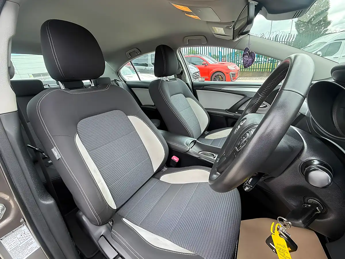 Used 2016 Toyota Avensis Business Edition Bronze - Interior and Exterior details 10
