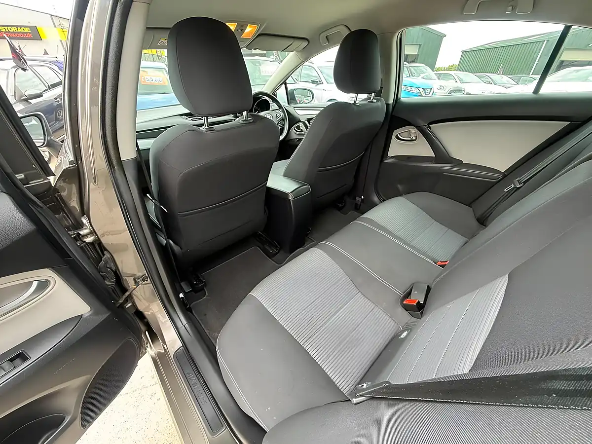 Used 2016 Toyota Avensis Business Edition Bronze - Interior and Exterior details 11
