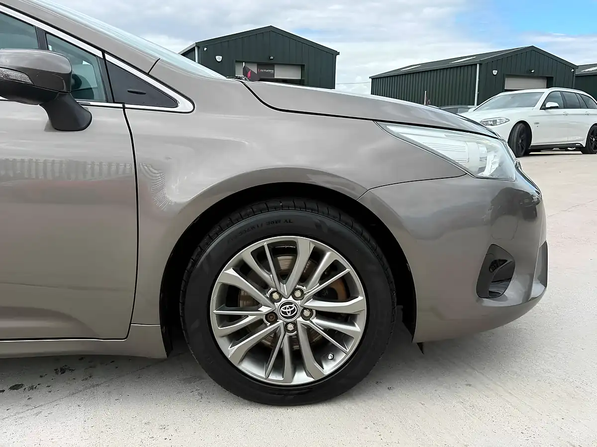 Used 2016 Toyota Avensis Business Edition Bronze - Interior and Exterior details 14