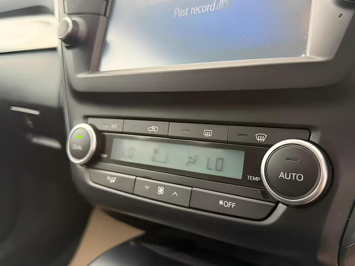 Used 2016 Toyota Avensis Business Edition Bronze - Interior and Exterior details 15
