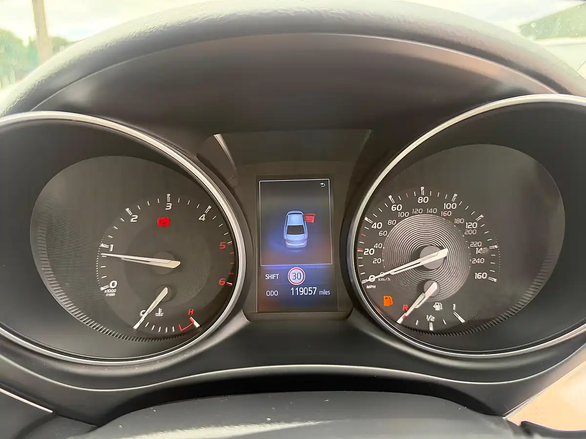 Used 2016 Toyota Avensis Business Edition Bronze - Interior and Exterior details 17