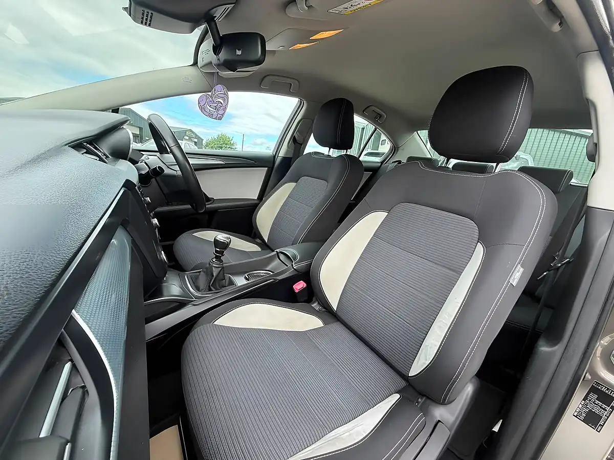 Used 2016 Toyota Avensis Business Edition Bronze - Interior and Exterior details 18