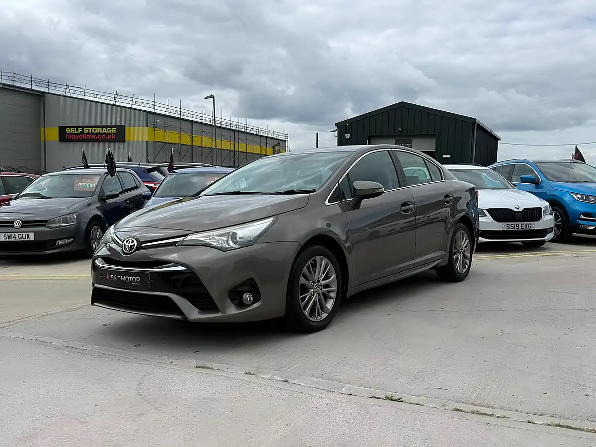 Used 2016 Toyota Avensis Business Edition Bronze - Interior and Exterior details 3