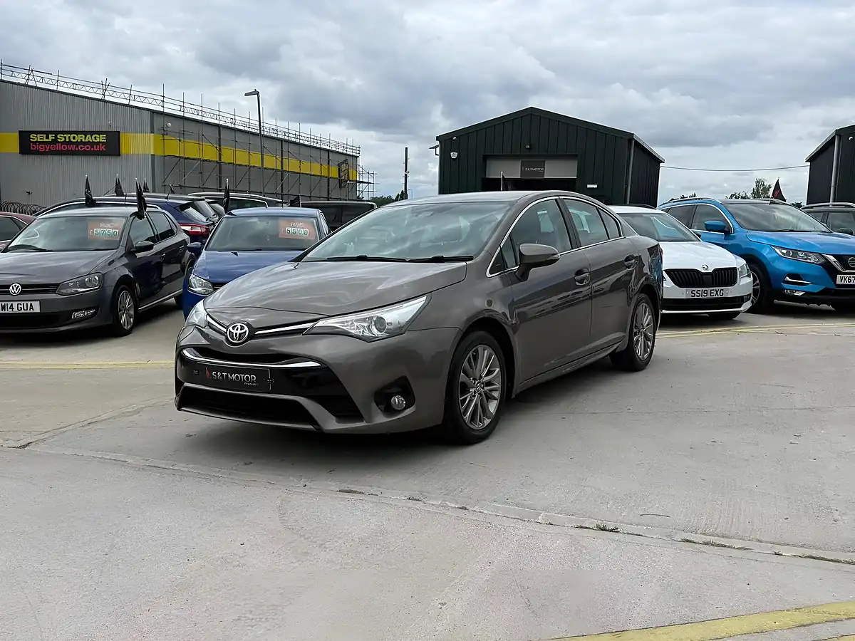 Used 2016 Toyota Avensis Business Edition Bronze - Interior and Exterior details 7