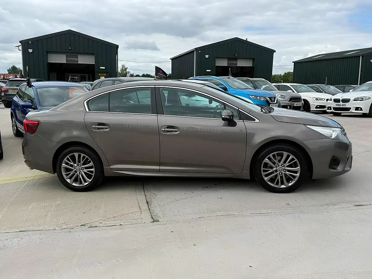 Used 2016 Toyota Avensis Business Edition Bronze - Interior and Exterior details 9