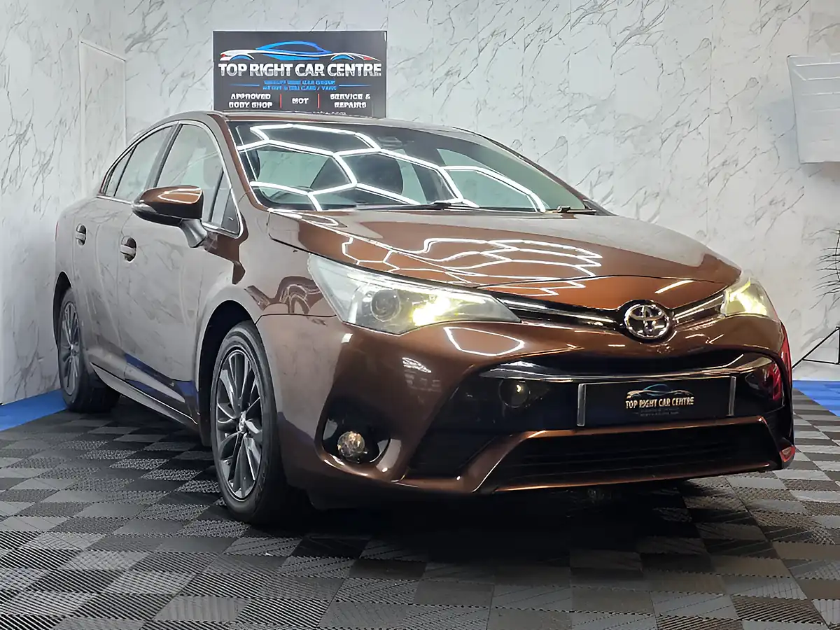 Used 2016 Toyota Avensis Business Edition Brown - Front View