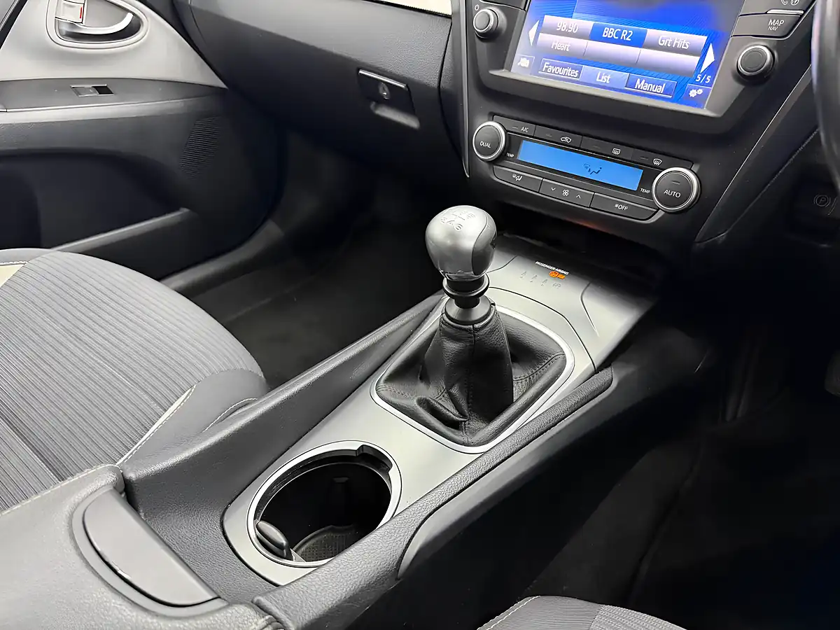 Used 2016 Toyota Avensis Business Edition White - Interior and Exterior details 16