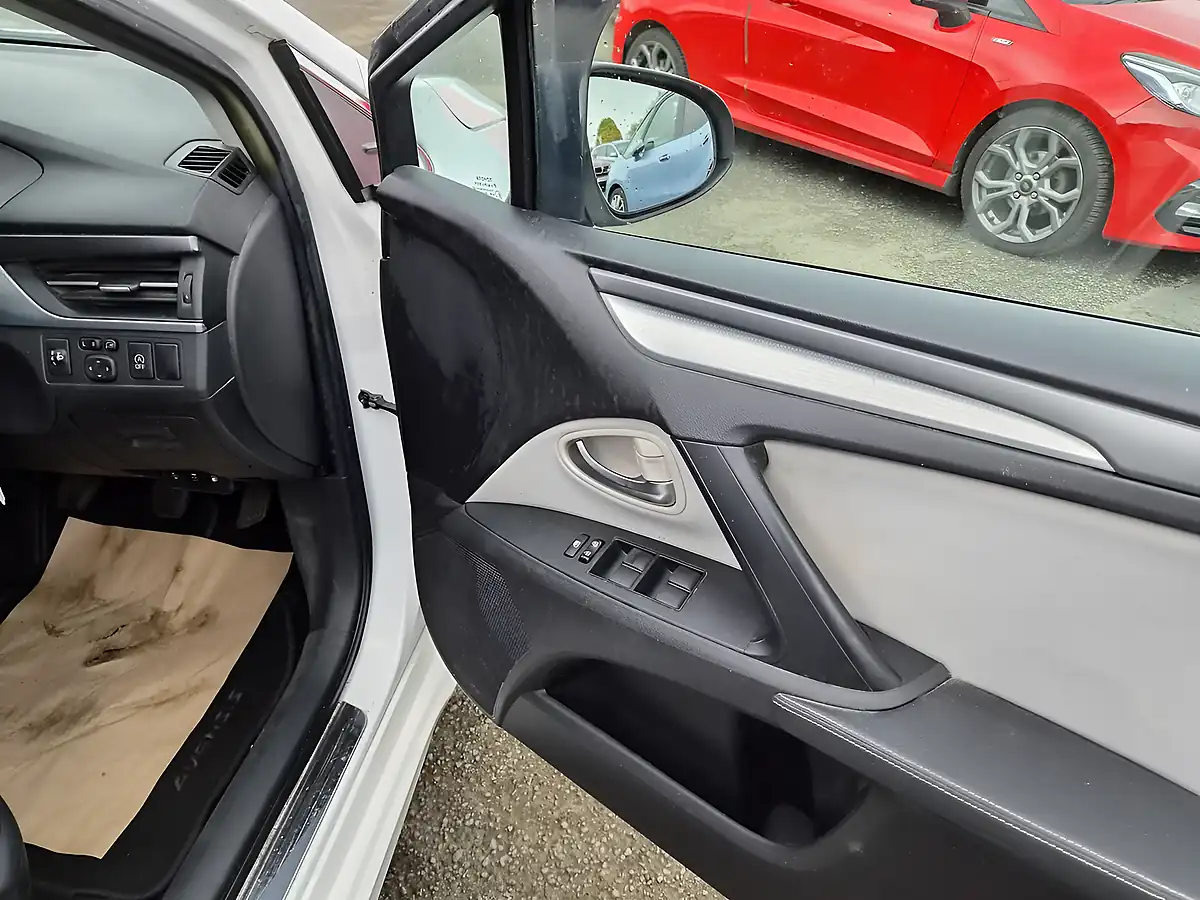 Used 2016 Toyota Avensis Business Edition White - Interior and Exterior details 16