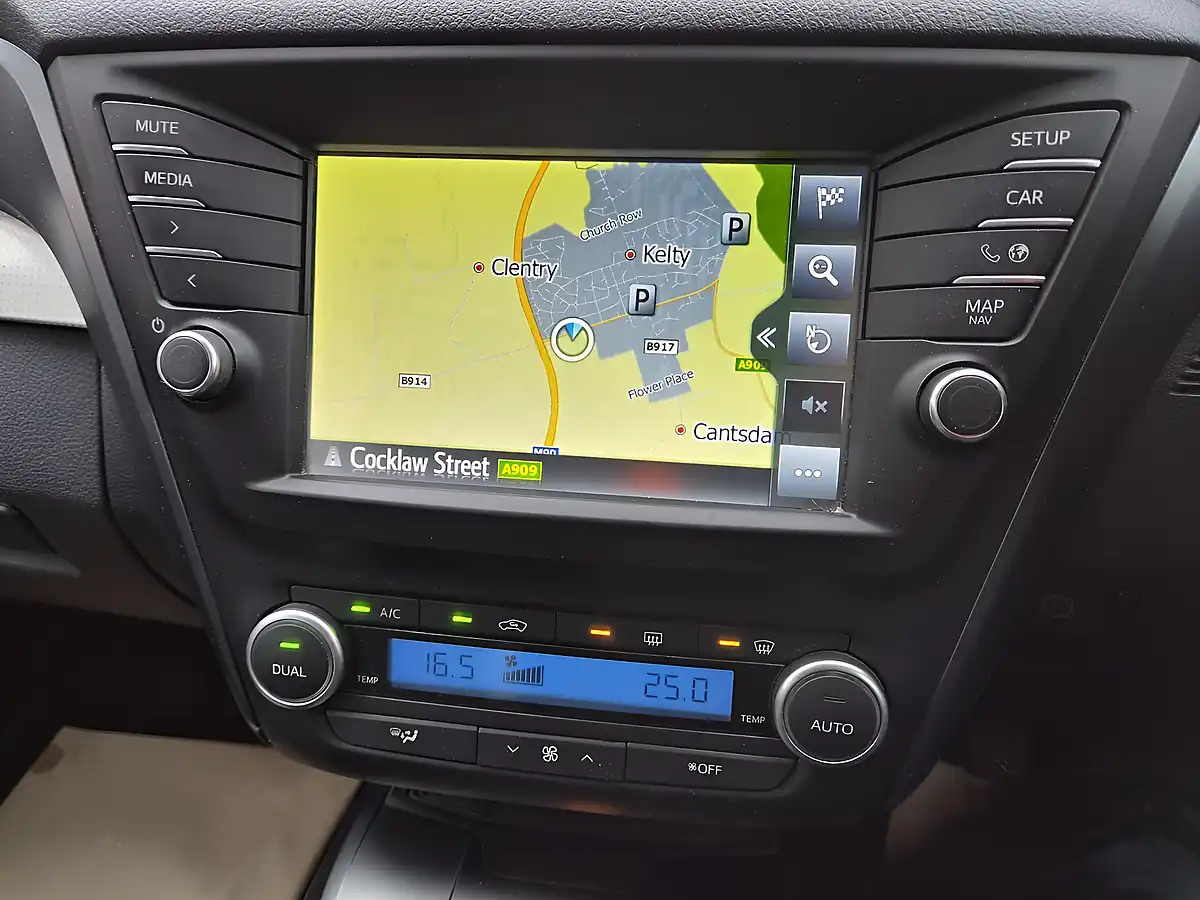 Used 2016 Toyota Avensis Business Edition White - Interior and Exterior details 19