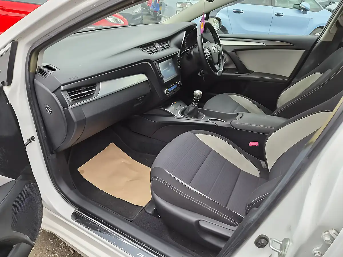 Used 2016 Toyota Avensis Business Edition White - Interior and Exterior details 9
