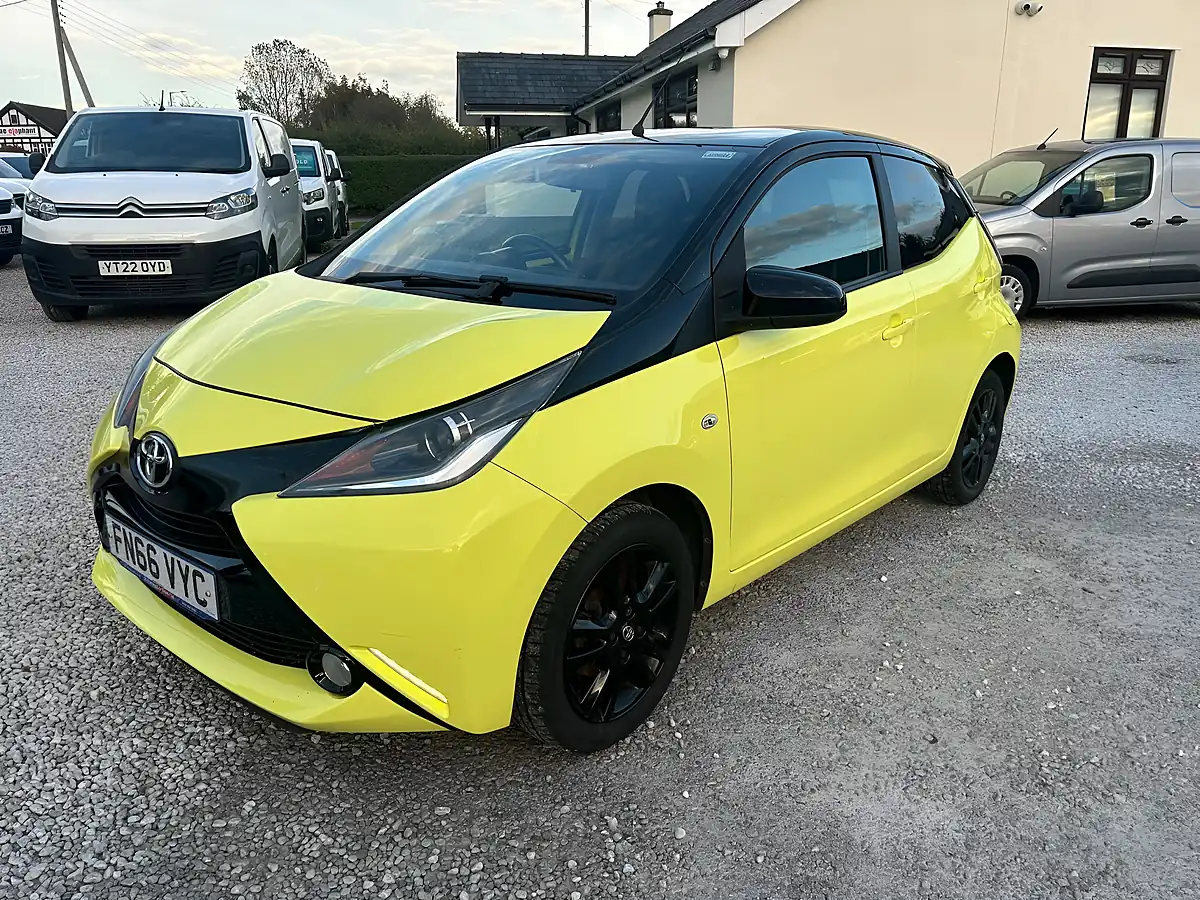 Used 2016 Toyota Aygo X-Cite 3 Yellow Bi-Tone Yellow - Interior and Exterior details 4