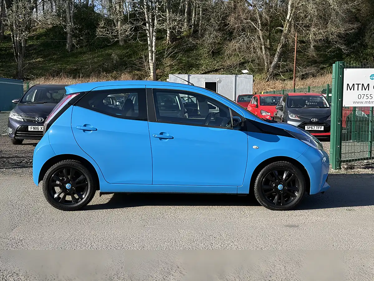 Used 2016 Toyota Aygo X-Cite Blue - Interior and Exterior details 5