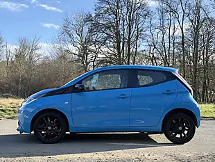 Used 2016 Toyota Aygo X-Cite Blue - Interior and Exterior details 9