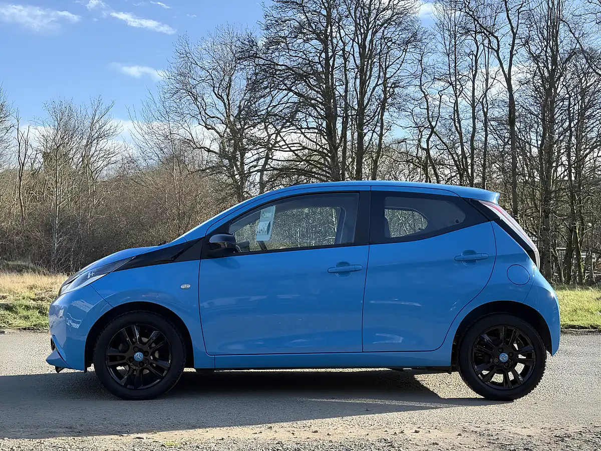Used 2016 Toyota Aygo X-Cite Blue - Interior and Exterior details 9
