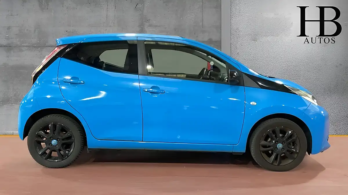 Used 2016 Toyota Aygo X-Cite Blue - Interior and Exterior details 6