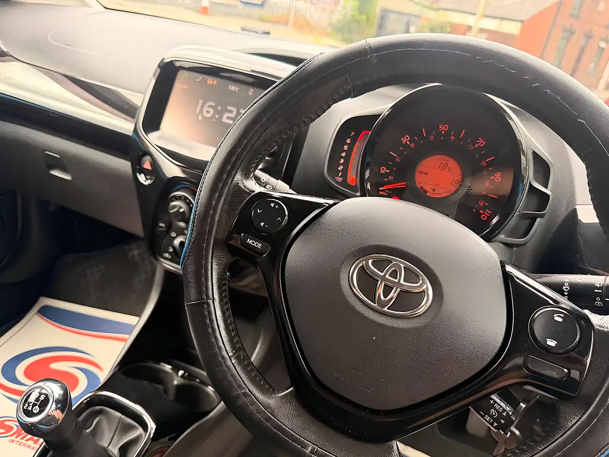 Used 2016 Toyota Aygo X-Cite Blue - Interior and Exterior details 18
