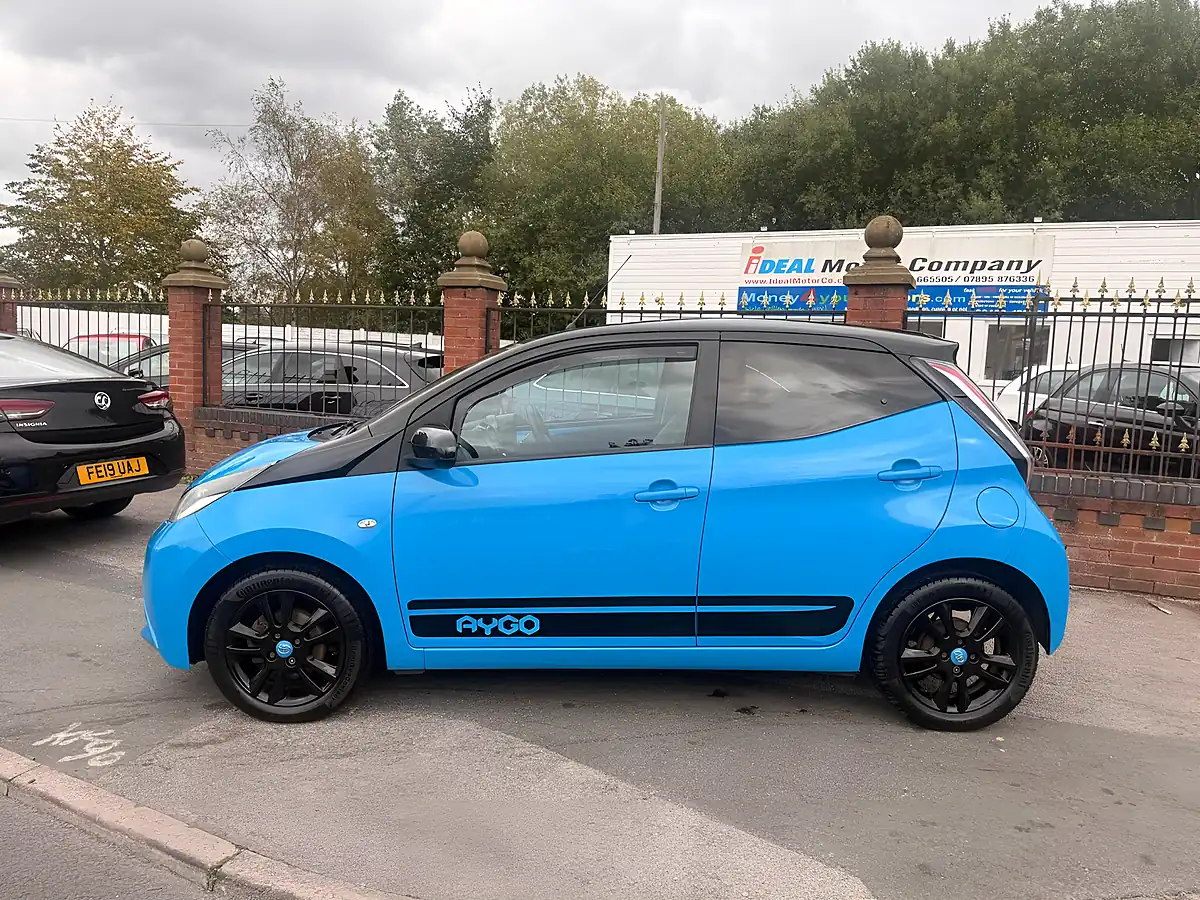 Used 2016 Toyota Aygo X-Cite Blue - Interior and Exterior details 6