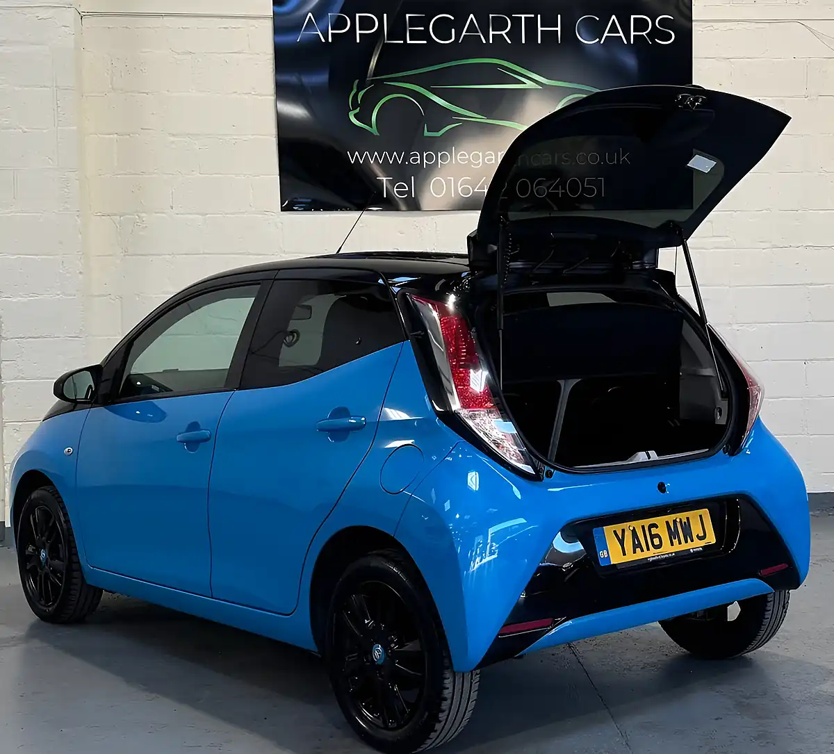 Used 2016 Toyota Aygo X-Cite Blue - Interior and Exterior details 8