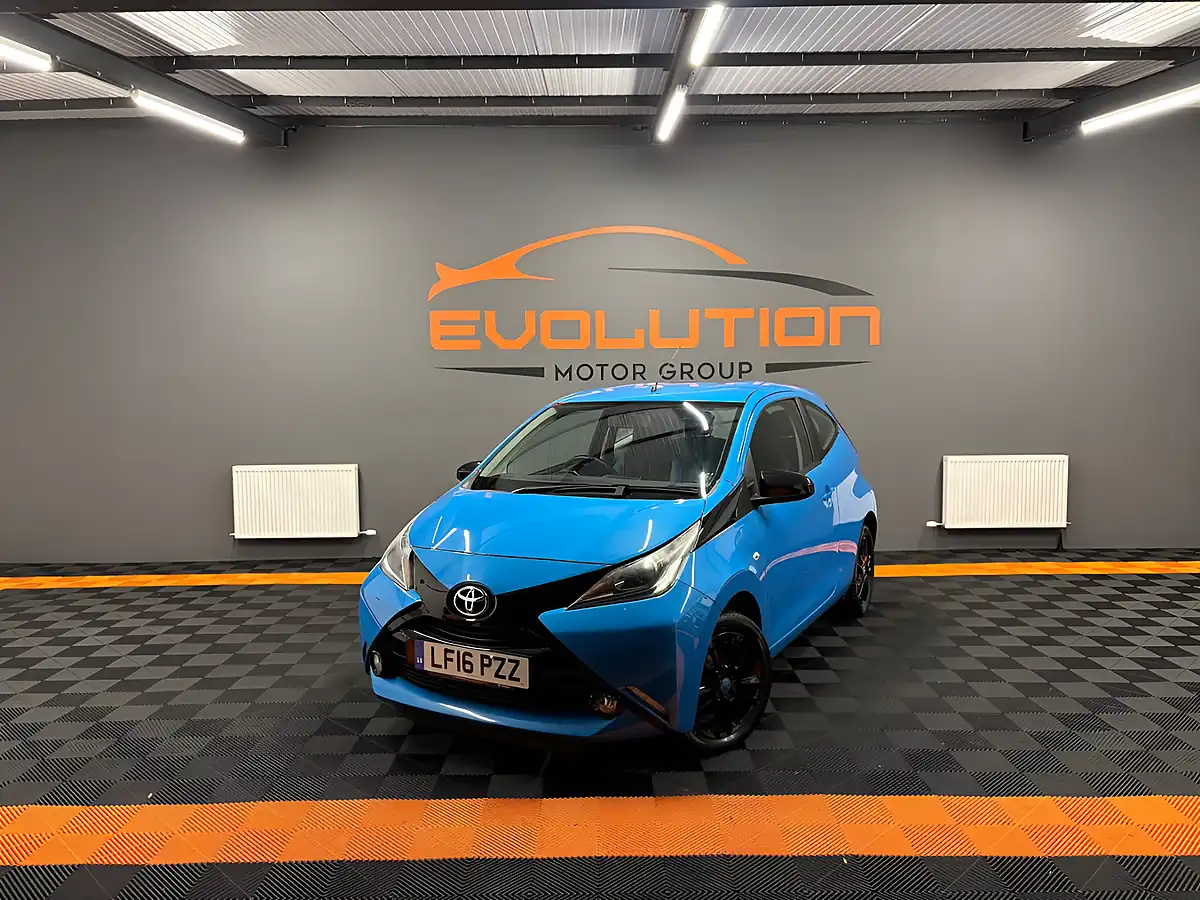 Used 2016 Toyota Aygo X-Cite (instyle Pack) Blue - Front View