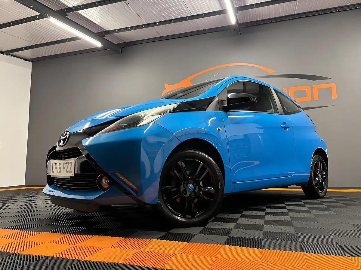 Used 2016 Toyota Aygo X-Cite (instyle Pack) Blue - Interior and Exterior details 7