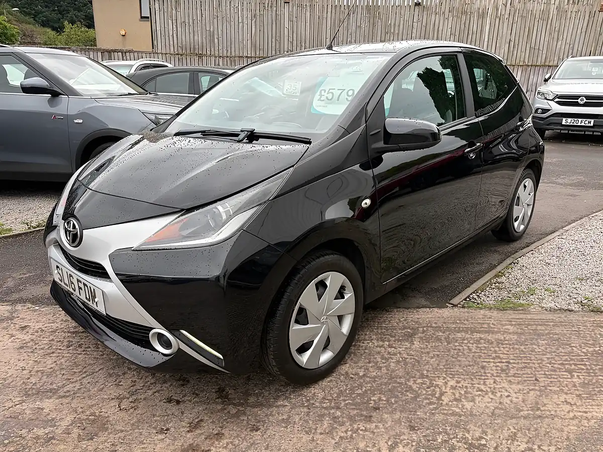 Used 2016 Toyota Aygo X-Play Black - Interior and Exterior details 4