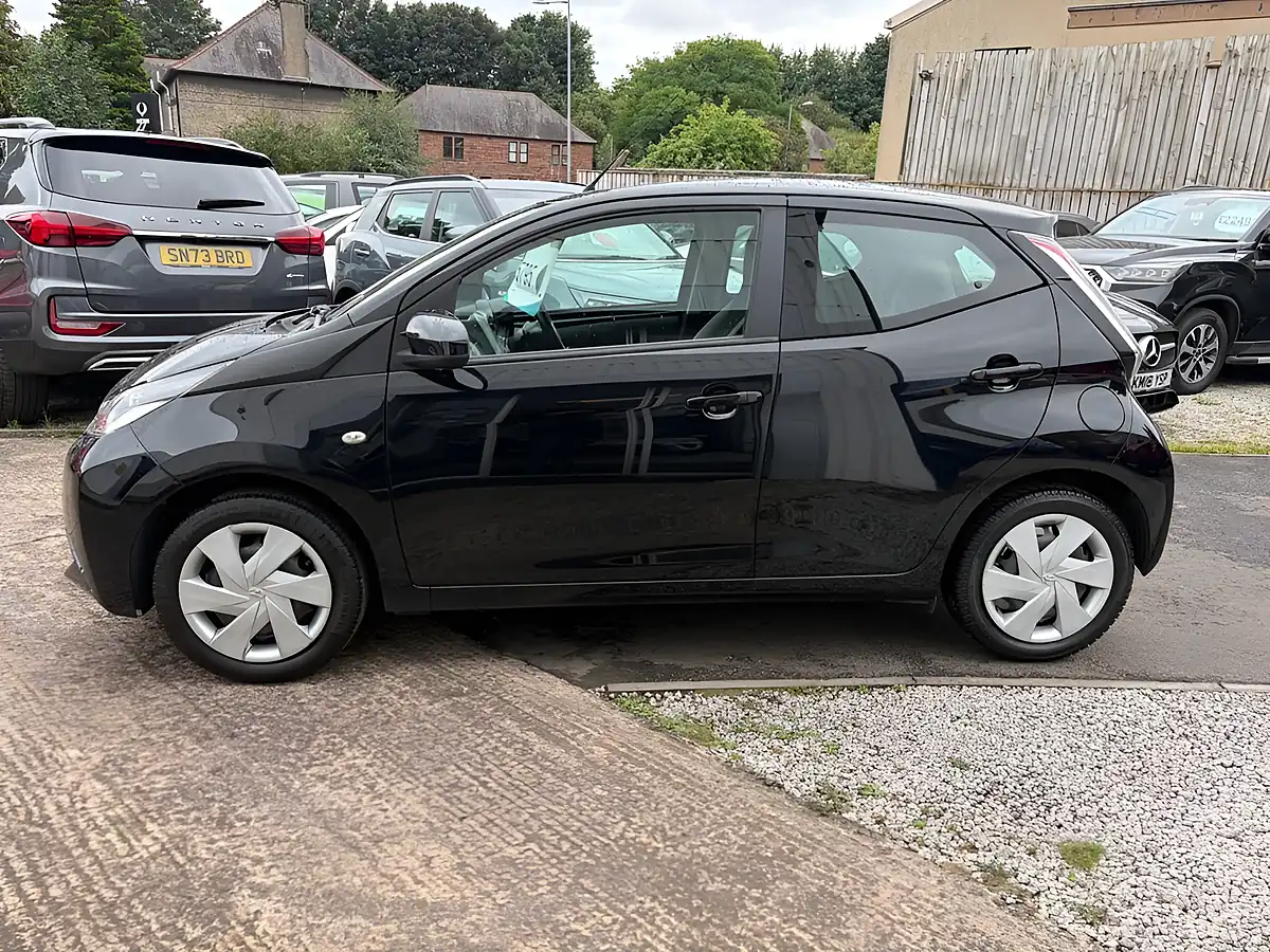 Used 2016 Toyota Aygo X-Play Black - Interior and Exterior details 5