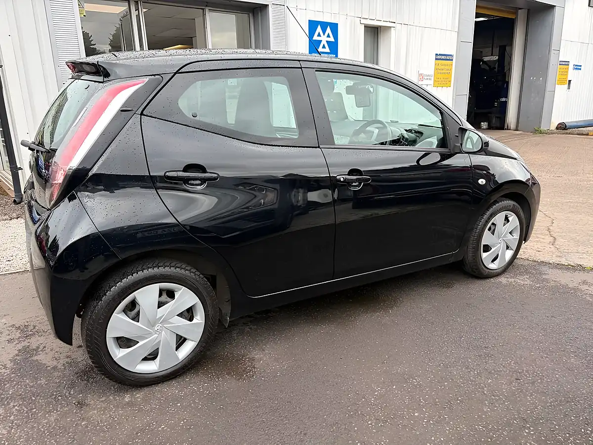 Used 2016 Toyota Aygo X-Play Black - Interior and Exterior details 9