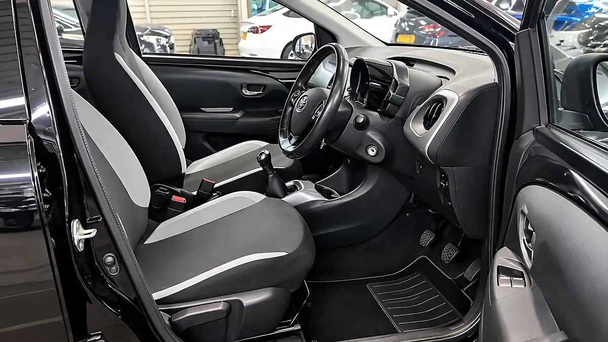 Used 2016 Toyota Aygo X-Play Black - Interior and Exterior details 11