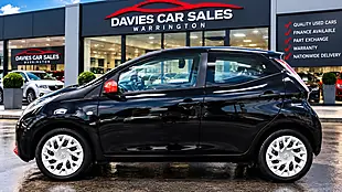 Used 2016 Toyota Aygo X-Play Black - Interior and Exterior details 3