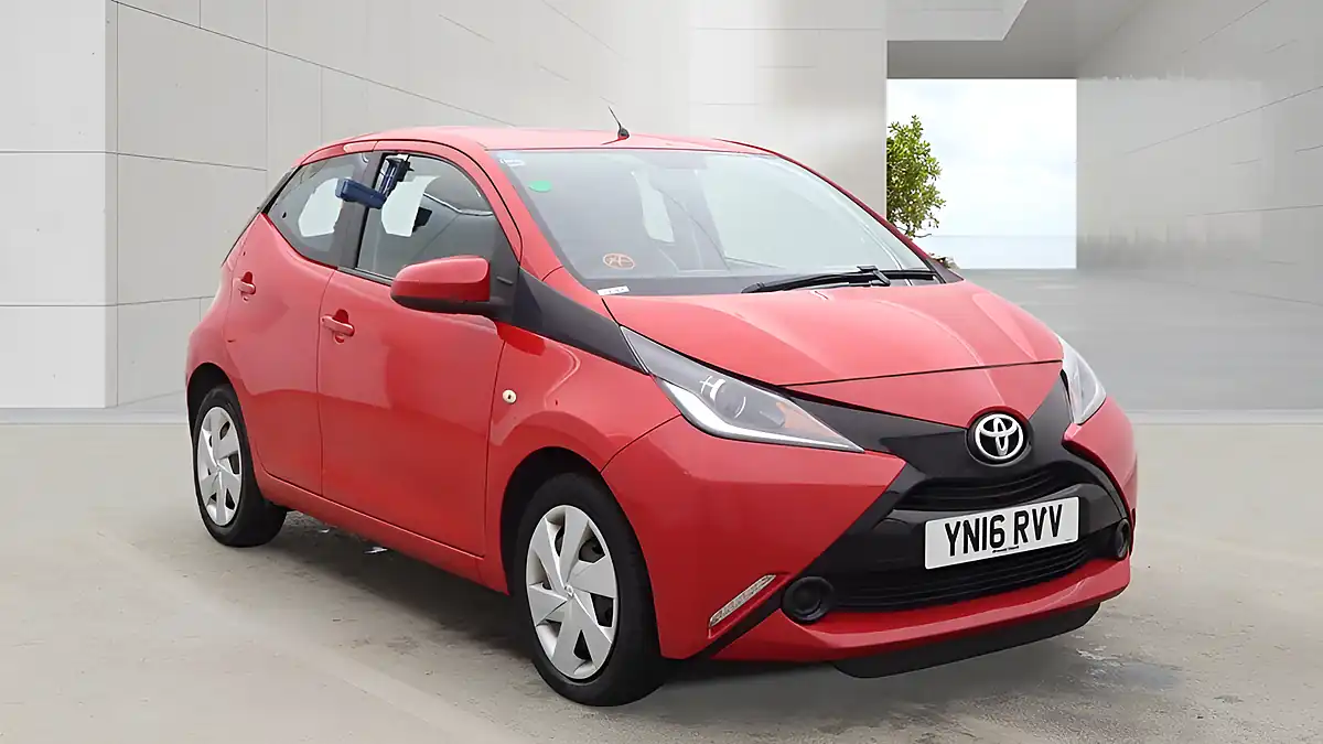 Used 2016 Toyota Aygo X-Play Red - Front View