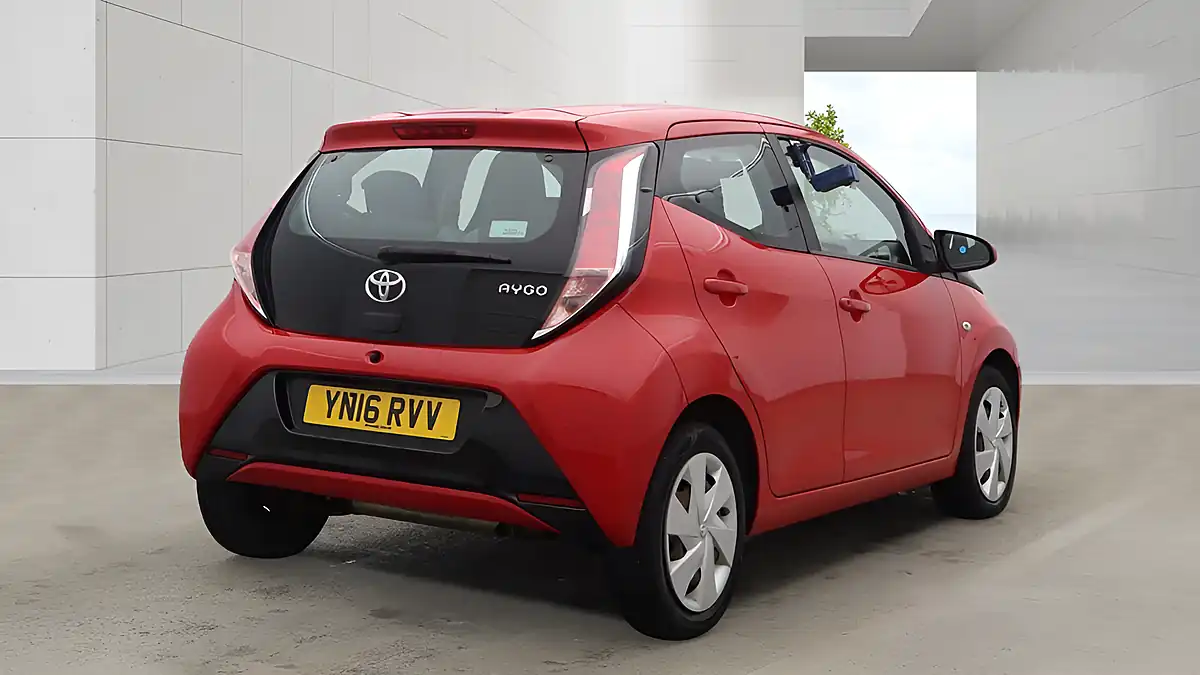 Used 2016 Toyota Aygo X-Play Red - Interior and Exterior details 3