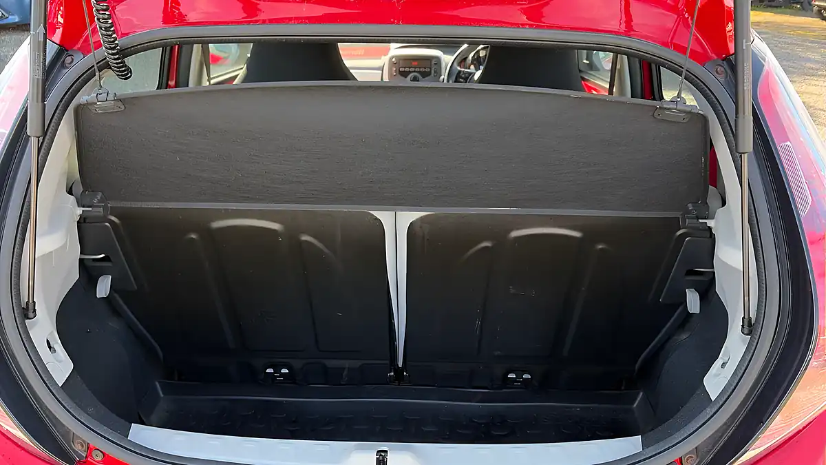 Used 2016 Toyota Aygo X-Play Red - Interior and Exterior details 15